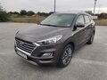 <div style='margin-bottom: 5px; font-size: 14px; color: #000000;'><div style='float: left;'><b>Hyundai</b> Tucson</div><div style='float: right;'>27 500<div style='text-align: right; font-size: 12px; font-weight: normal;'>ЛЕВА</div></div><div style='clear: both;'></div></div><img src=//vsichkikoli.com/img/obiavi/2025-10-23/car-85759c4a5129a12061a78dd36e78cd22.jpg>