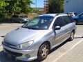 <div style='margin-bottom: 5px; font-size: 14px; color: #000000;'><div style='float: left;'><b>Peugeot</b> 206 SW</div><div style='float: right;'>3 500<div style='text-align: right; font-size: 12px; font-weight: normal;'>ЛЕВА</div></div><div style='clear: both;'></div></div><img src=//vsichkikoli.com/img/obiavi/2025-10-25/car-6d263fd01ffd2482d21868605b750a9f.jpg>