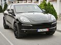 <div style='margin-bottom: 5px; font-size: 14px; color: #000000;'><div style='float: left;'><b>Porsche</b> Cayenne</div><div style='float: right;'>31 800<div style='text-align: right; font-size: 12px; font-weight: normal;'>ЛЕВА</div></div><div style='clear: both;'></div></div><img src=//vsichkikoli.com/img/obiavi/2025-10-26/car-42234c7b7ac19aaad031a696465c28d7.jpg>