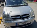 <div style='margin-bottom: 5px; font-size: 14px; color: #000000;'><div style='float: left;'><b>Opel</b> Meriva</div><div style='float: right;'>3 300<div style='text-align: right; font-size: 12px; font-weight: normal;'>ЛЕВА</div></div><div style='clear: both;'></div></div><img src=//vsichkikoli.com/img/obiavi/2025-10-27/car-690454085eccde7c601e456f5369791d.jpg>