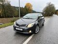 <div style='margin-bottom: 5px; font-size: 14px; color: #000000;'><div style='float: left;'><b>Toyota</b> Avensis</div><div style='float: right;'>12 399<div style='text-align: right; font-size: 12px; font-weight: normal;'>ЛЕВА</div></div><div style='clear: both;'></div></div><img src=//vsichkikoli.com/img/obiavi/2025-10-27/car-caf74f7356a5b5ed7c40aa3d6fe5cd43.jpg>
