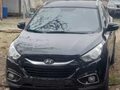 <div style='margin-bottom: 5px; font-size: 14px; color: #000000;'><div style='float: left;'><b>Hyundai</b> ix35</div><div style='float: right;'>13 999<div style='text-align: right; font-size: 12px; font-weight: normal;'>ЛЕВА</div></div><div style='clear: both;'></div></div><img src=//vsichkikoli.com/img/obiavi/2025-10-28/car-ca3aedac0ad53e7c5de04782bf3ee090.jpg>